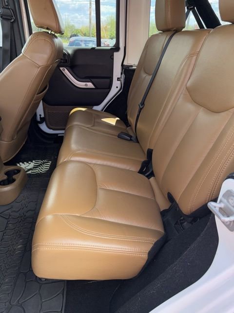 Used 2017 Jeep Wrangler Unlimited Sahara w/ Connectivity Group AWD/4WD image 10