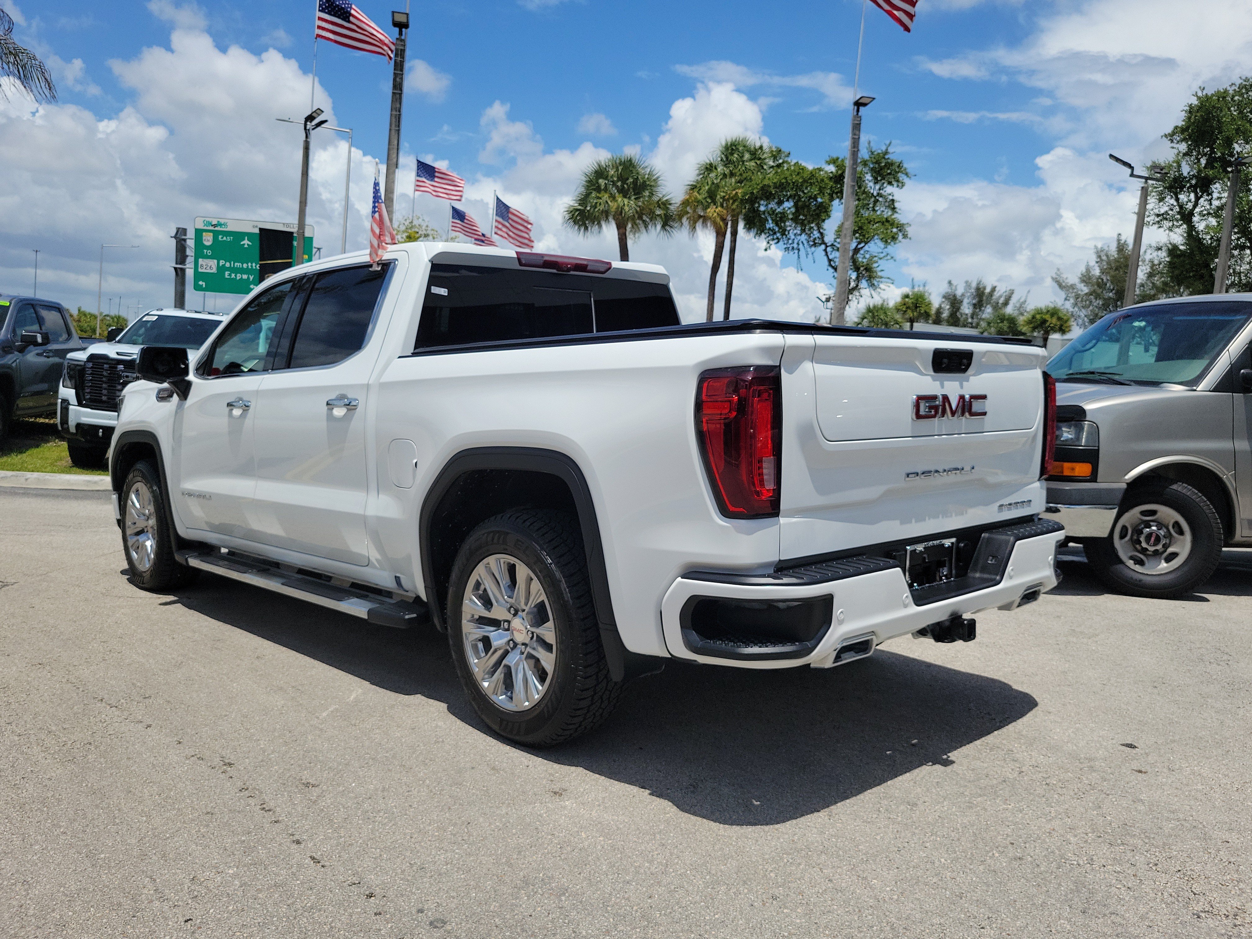 Used 2024 GMC Sierra 1500 Denali w/ Technology Package AWD/4WD image 7