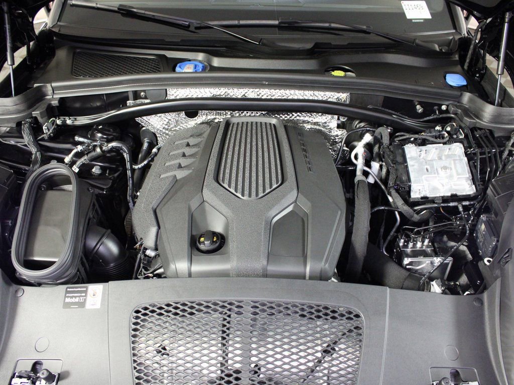 Certified 2025 Porsche Macan Turbo image 41