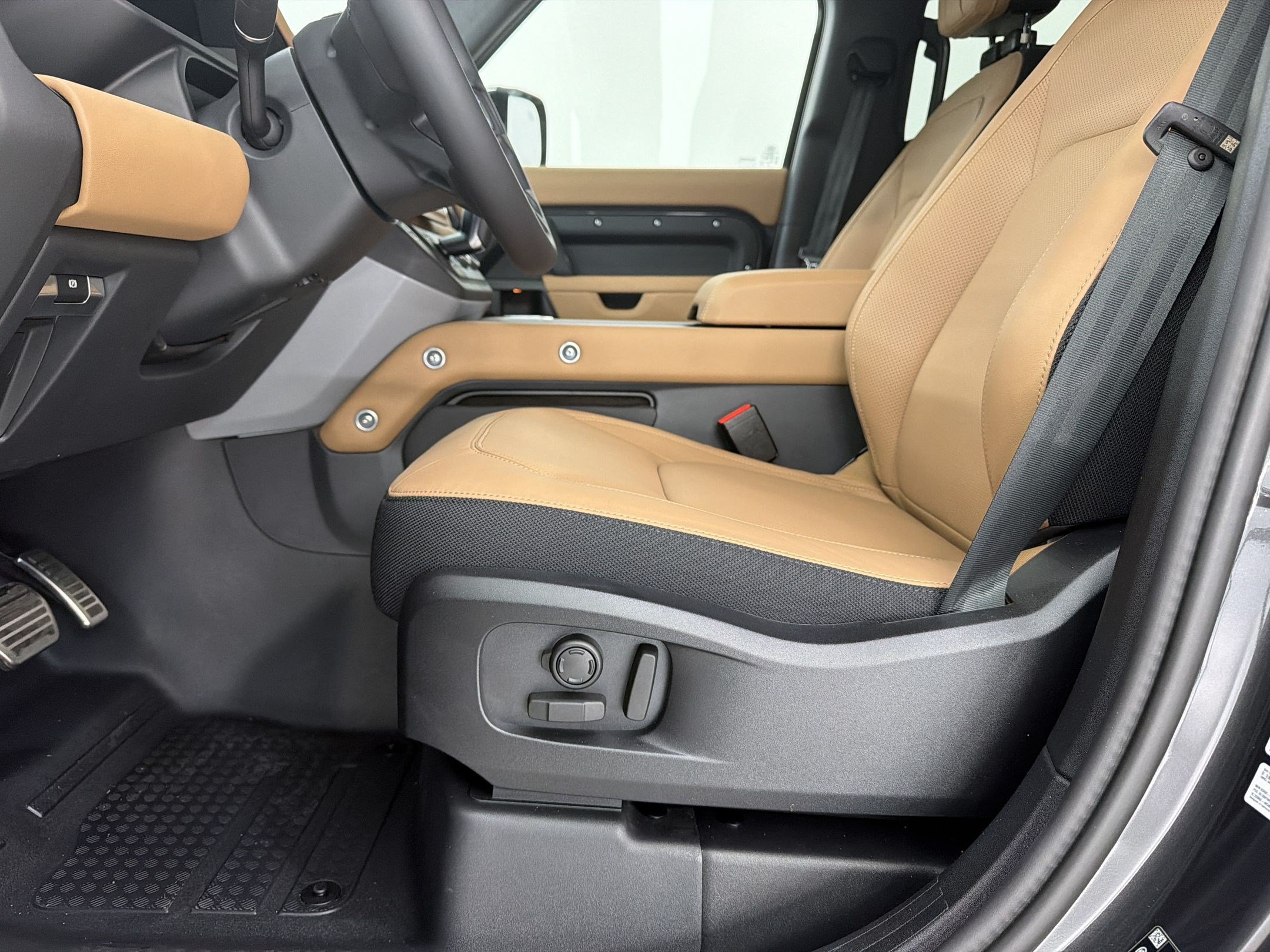 New 2026 Land Rover Defender 110 X AWD/4WD image 5