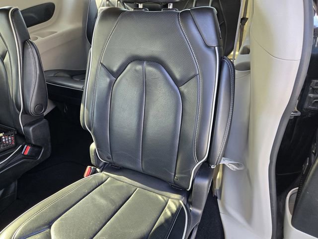 Used 2023 Chrysler Pacifica Limited image 12