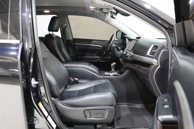 Used 2019 Toyota Highlander Limited Platinum AWD/4WD image 33