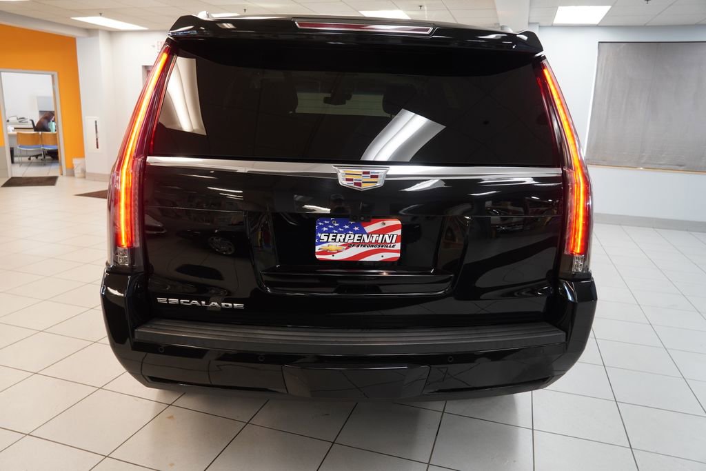 Used 2019 Cadillac Escalade Luxury AWD/4WD image 14