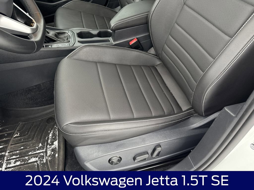 Used 2024 Volkswagen Jetta SE w/ Panoramic Sunroof Package image 12