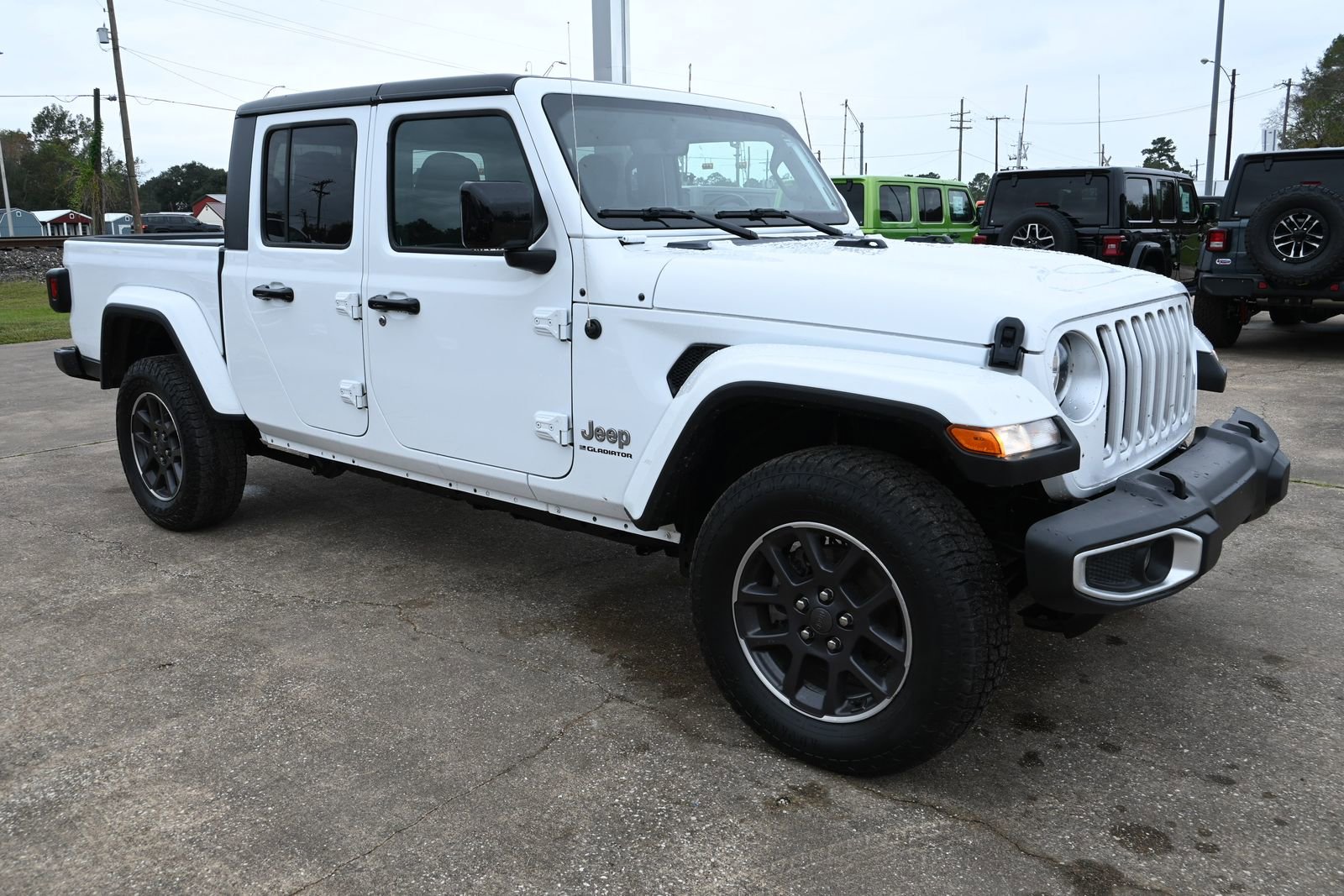Used 2023 Jeep Gladiator Overland image 4