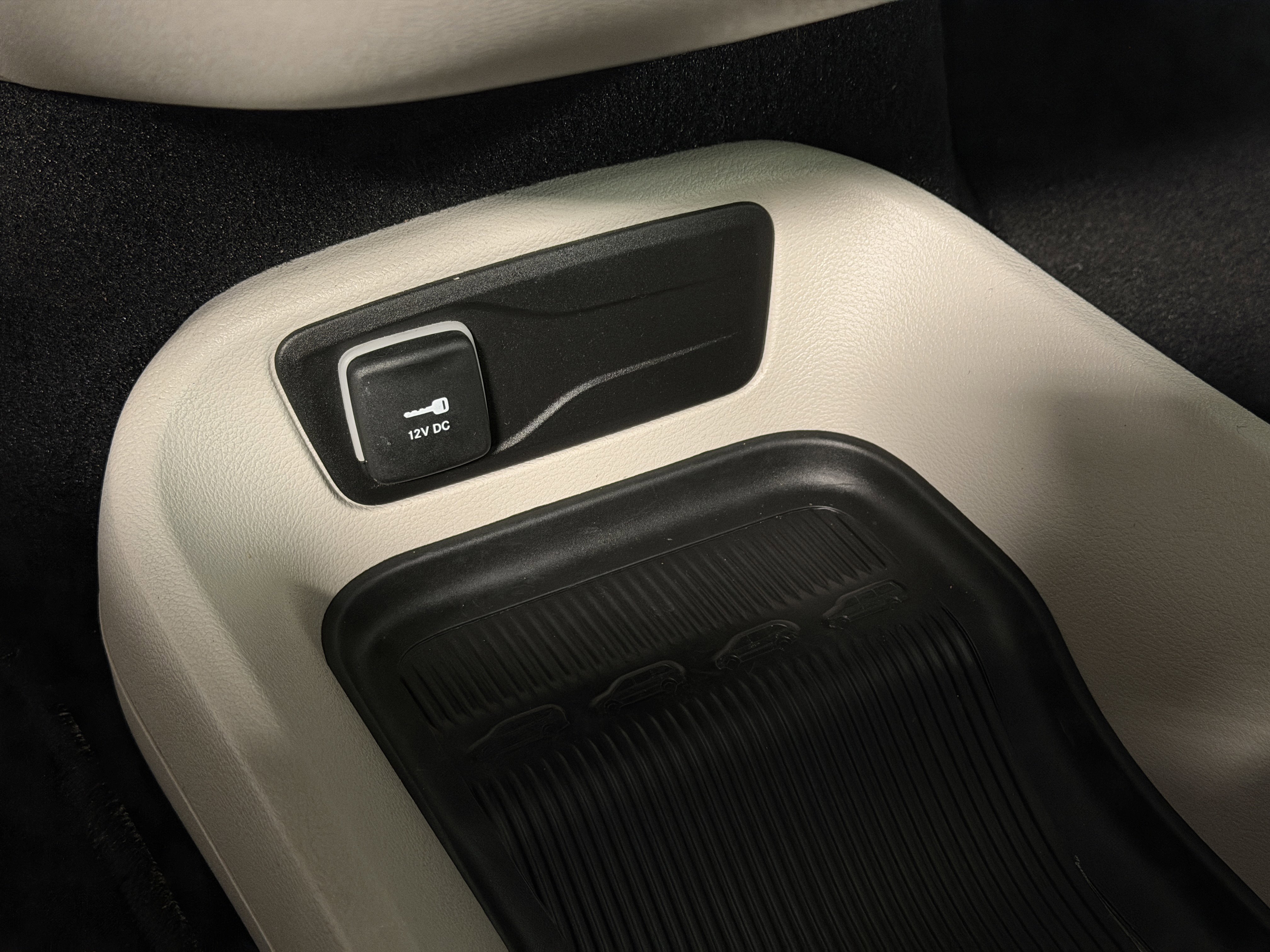 Used 2024 Chrysler Pacifica Touring-L image 13