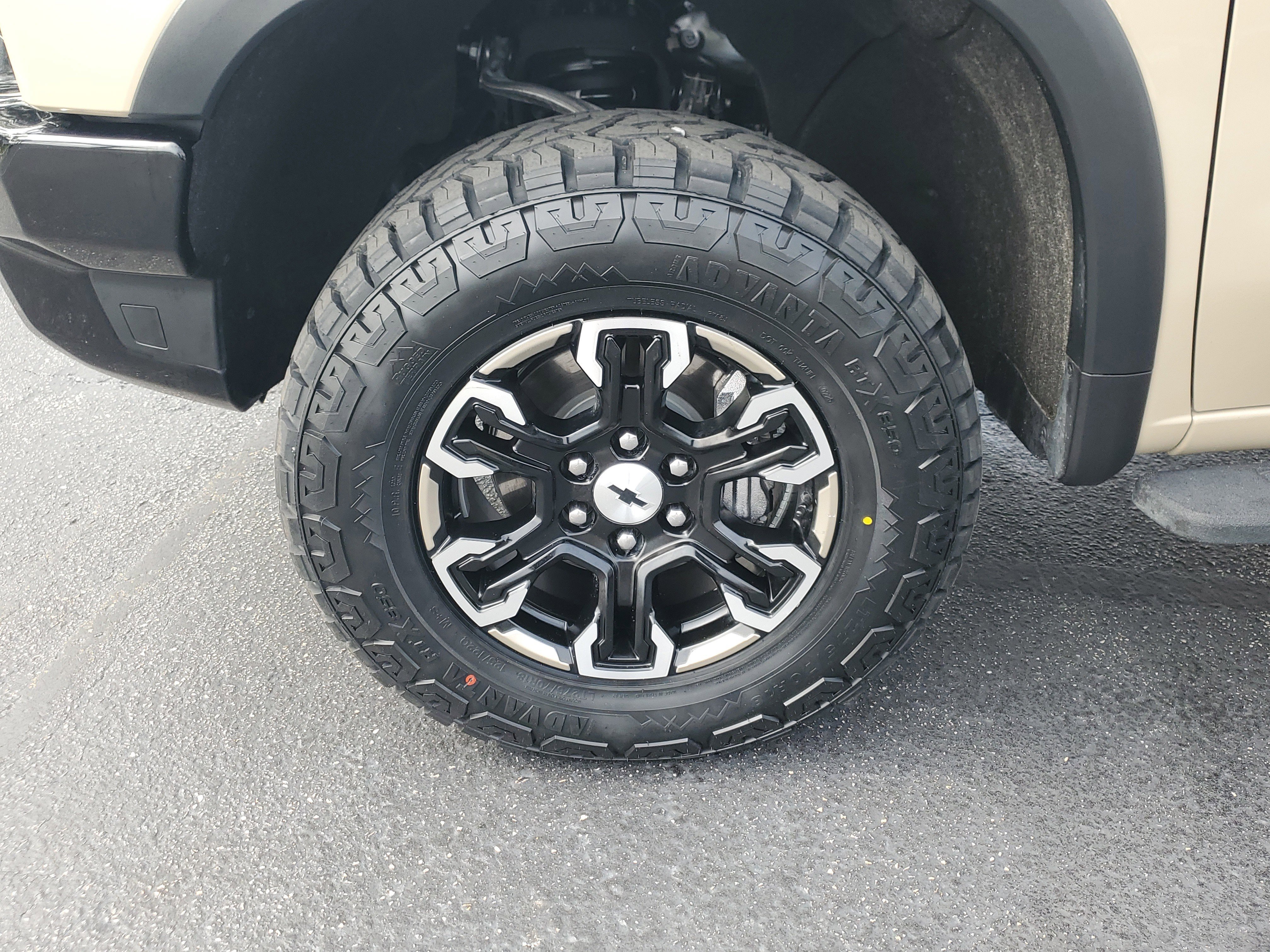 Used 2023 Chevrolet Silverado 1500 ZR2 w/ Technology Package image 5