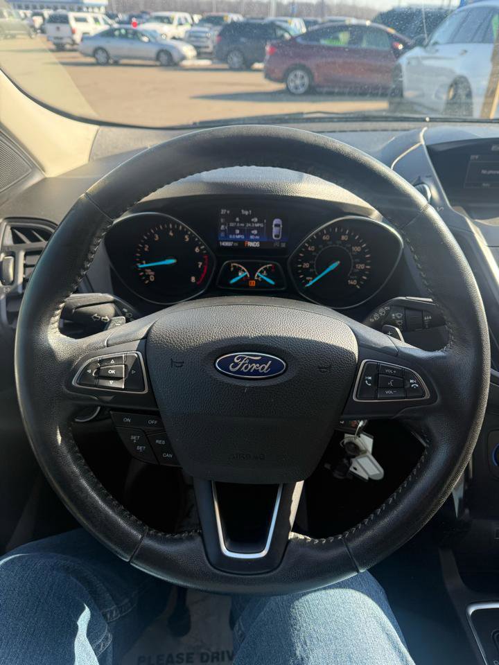 Used 2017 Ford Escape SE w/ SE Sport Appearance Package image 18