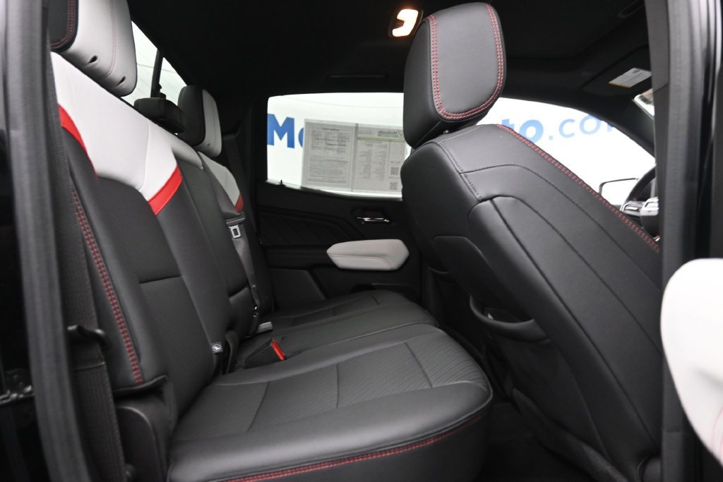 Used 2024 GMC Canyon AT4X AWD/4WD image 10