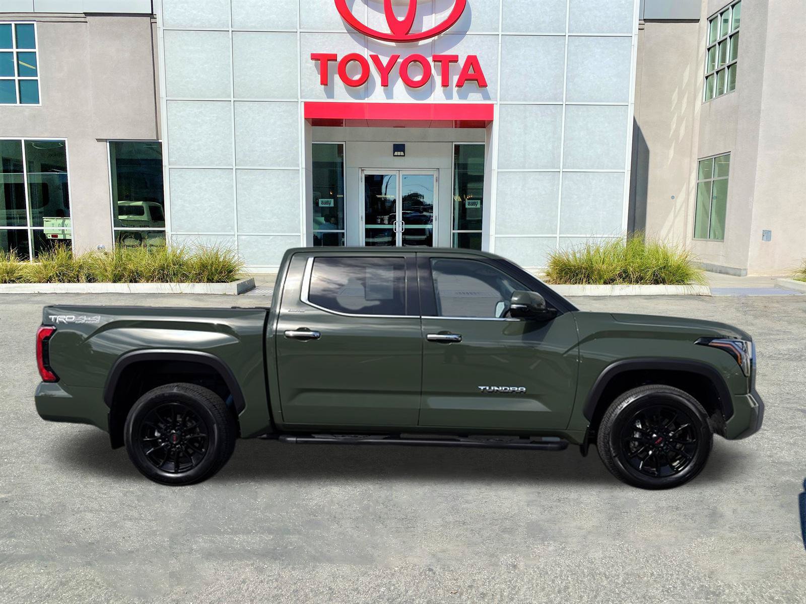Used 2023 Toyota Tundra Limited w/ TRD Off-Road Package AWD/4WD image 10