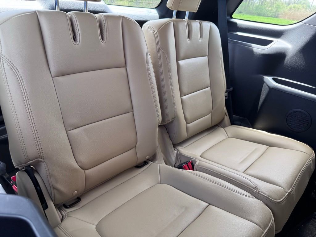Used 2016 Ford Explorer XLT w/ Equipment Group 202A FWD image 9