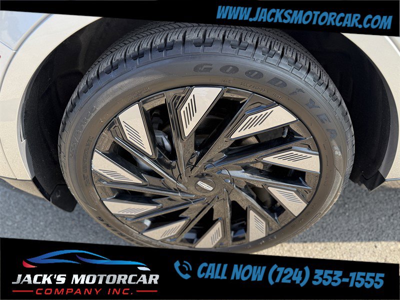 Used 2024 Lincoln Nautilus Reserve w/ Equipment Group 202A image 13