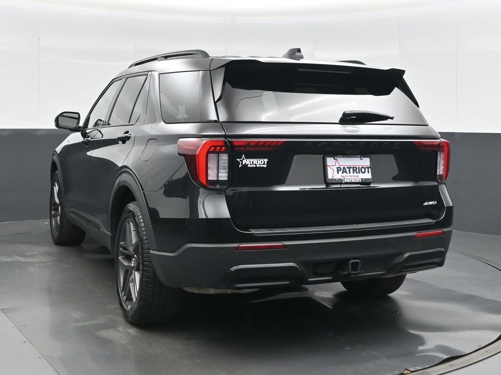 Used 2025 Ford Explorer ST-Line w/ ST-Line Street Pack image 8