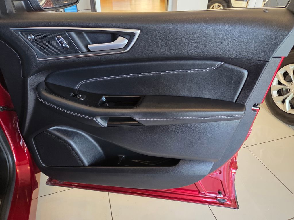 Used 2019 Ford Edge Titanium w/ Cold Weather Package AWD/4WD image 25