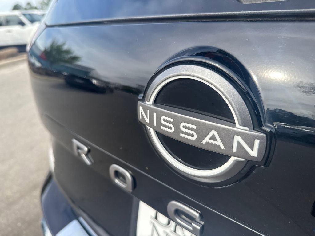Used 2025 Nissan Rogue Platinum image 40
