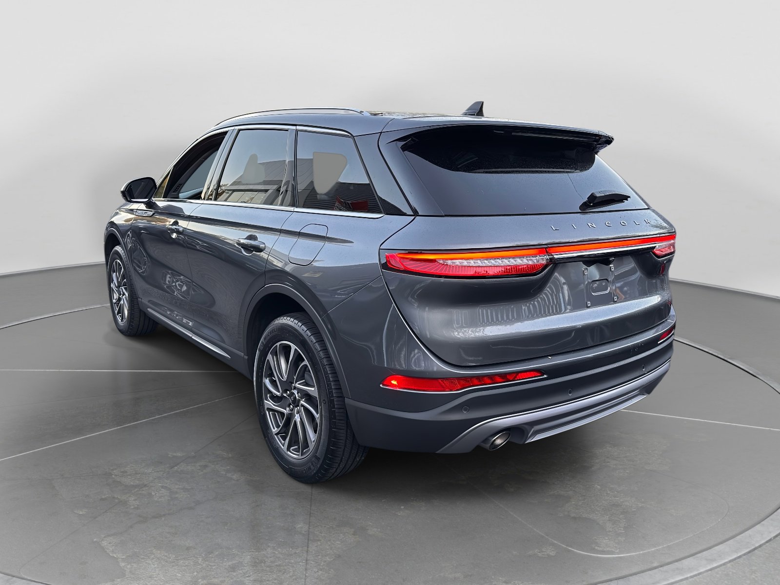 Used 2022 Lincoln Corsair AWD w/ Equipment Group 101A image 2