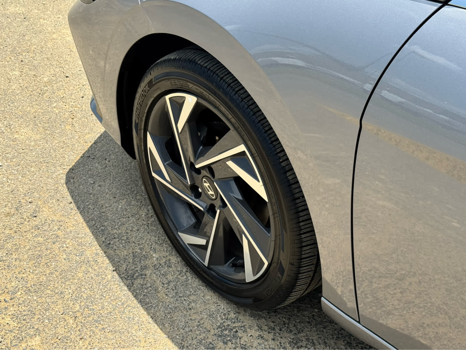 Used 2025 Hyundai Elantra SEL FWD image 14