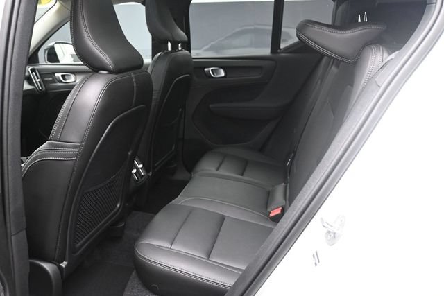 Certified 2025 Volvo XC40 B5 Ultra AWD/4WD image 21
