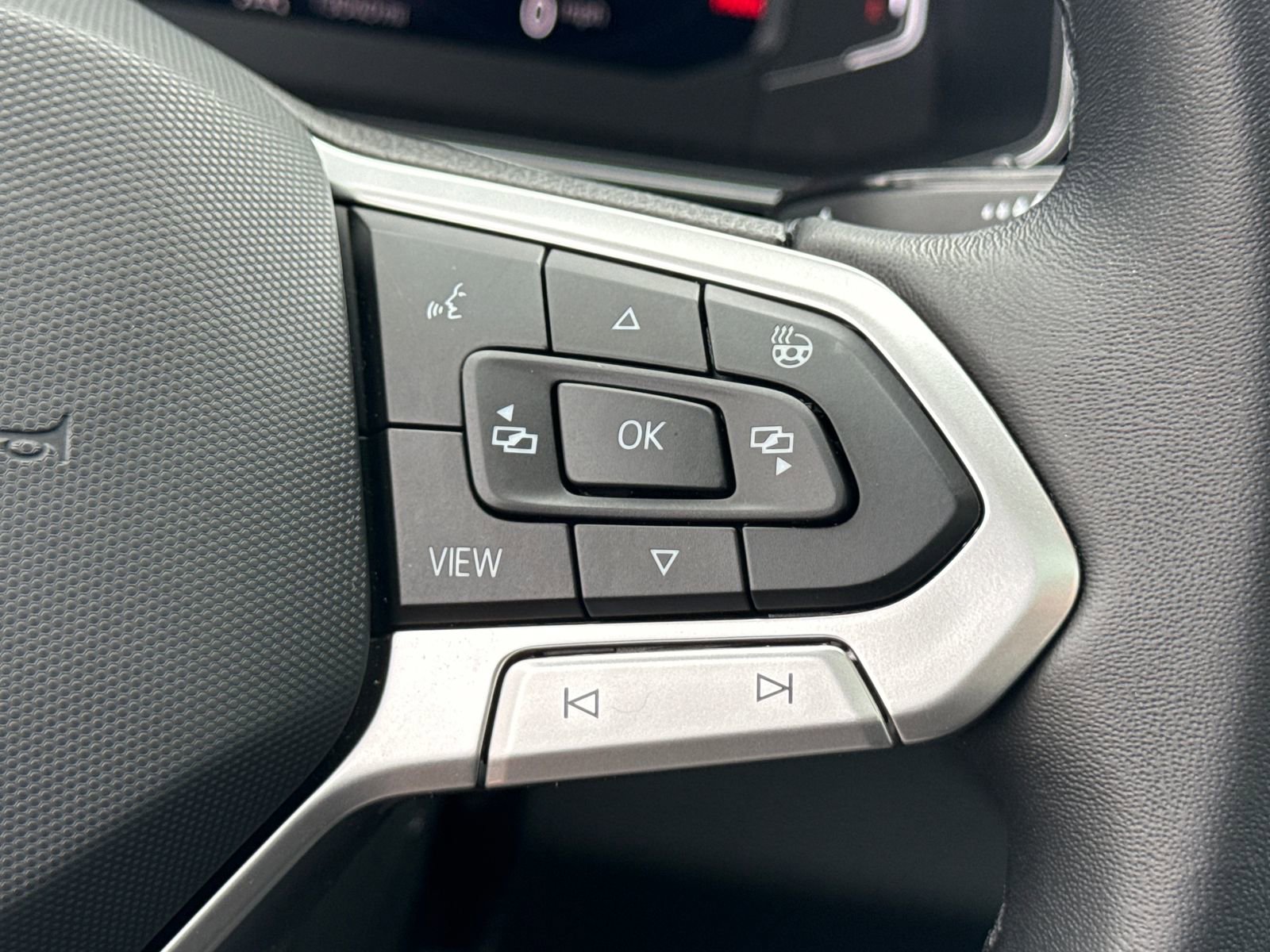 Certified 2025 Volkswagen Jetta SEL image 25