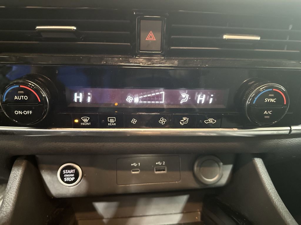 Used 2022 Nissan Rogue SV image 16