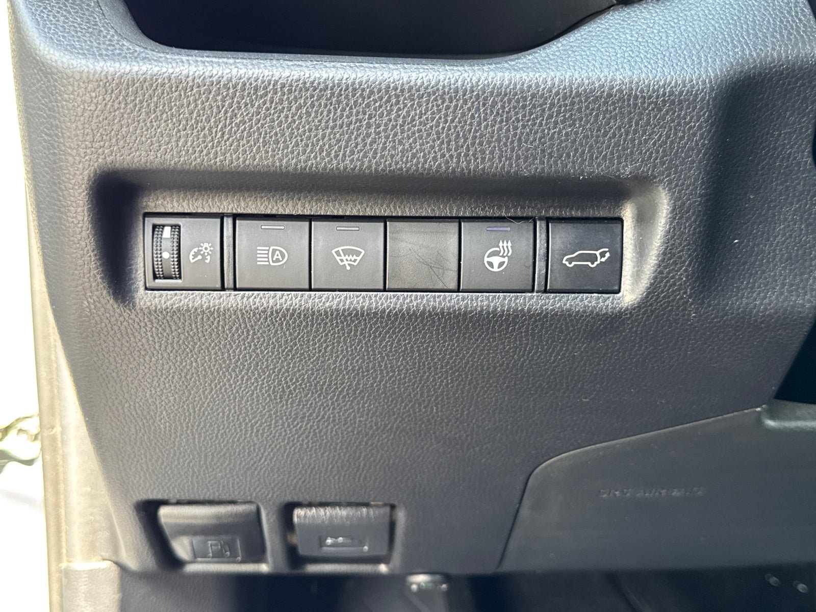 Used 2022 Toyota RAV4 XLE Premium FWD image 29