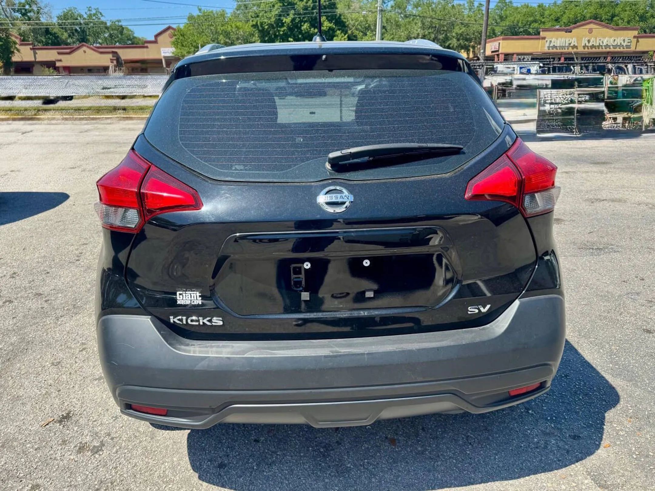 Used 2019 Nissan Kicks SV image 9