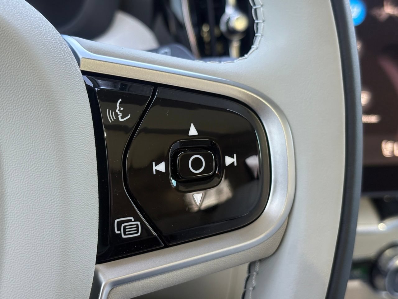 New 2026 Volvo XC60 B5 Ultra w/ Protection Package Premier AWD/4WD image 19