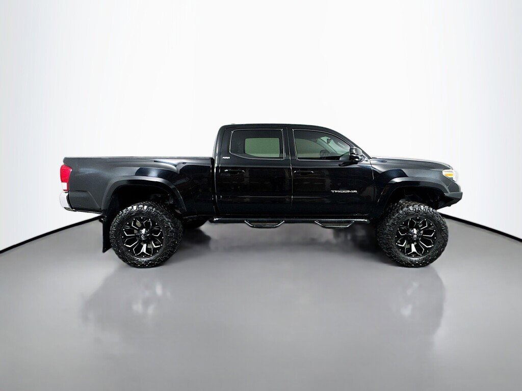 Used 2016 Toyota Tacoma SR5 w/ SR5 Appearance Package (SN) image 6