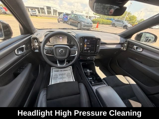 Used 2022 Volvo XC40 T5 R-Design w/ Climate Package AWD/4WD image 11