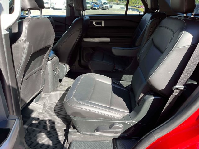 Used 2023 Ford Explorer XLT w/ Equipment Group 202A AWD/4WD image 18