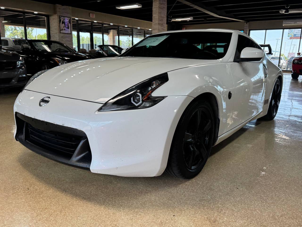 Used 2012 Nissan 370Z Coupe RWD image 3