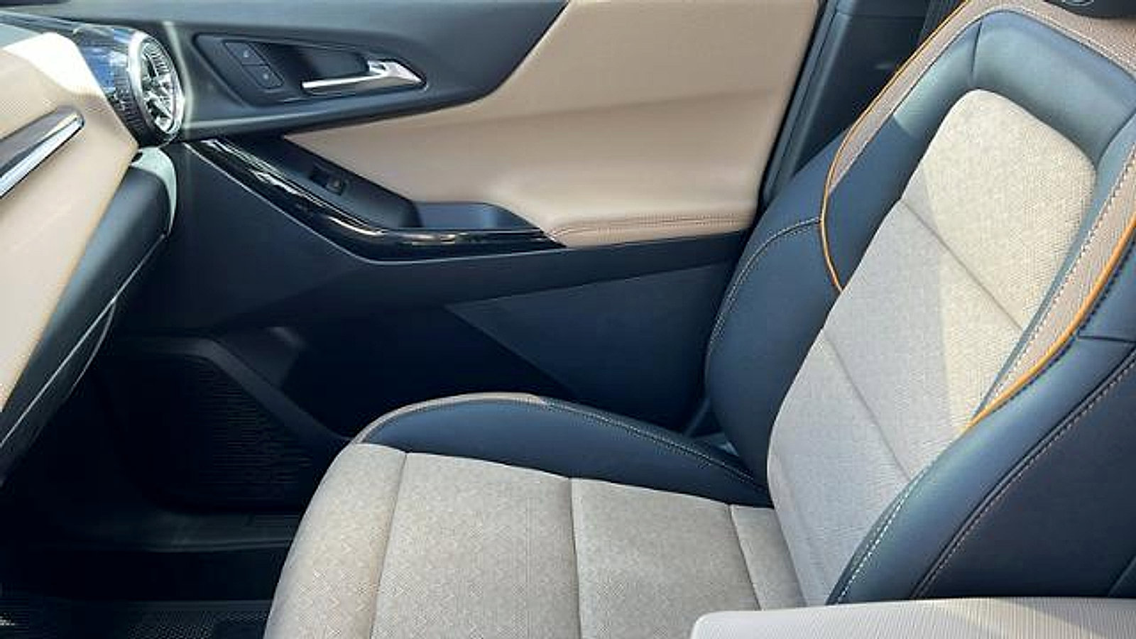 New 2026 Chevrolet Equinox ACTIV w/ Convenience Package III image 19