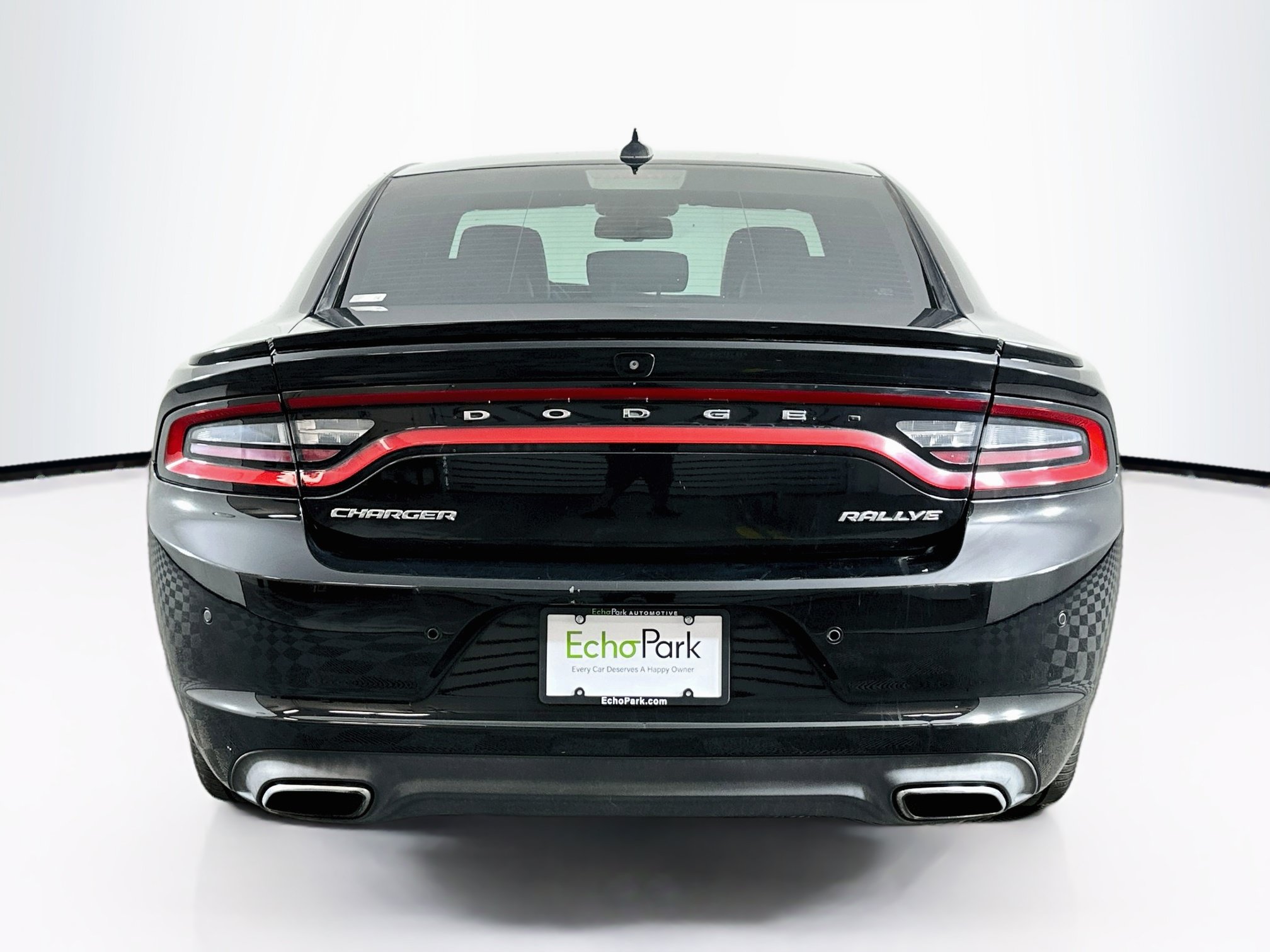 Used 2015 Dodge Charger SXT w/ Plus Group RWD image 7