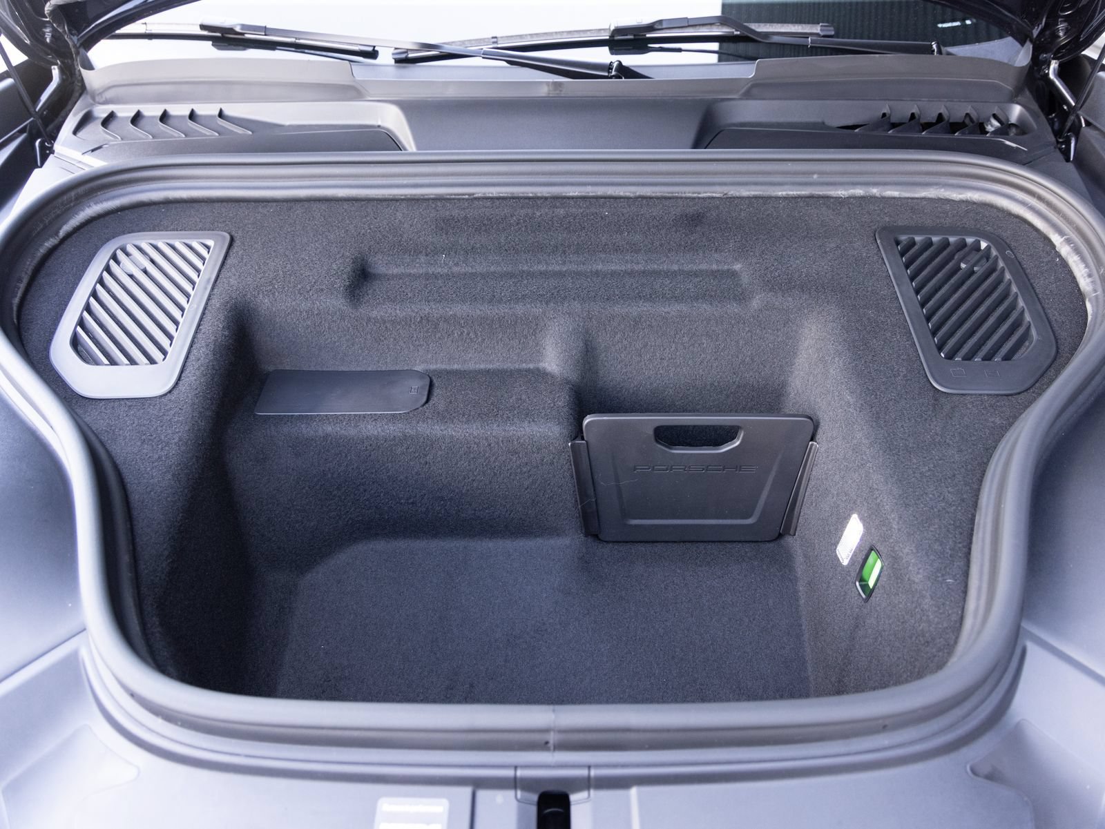 New 2026 Porsche Macan 4 Electric AWD/4WD image 37