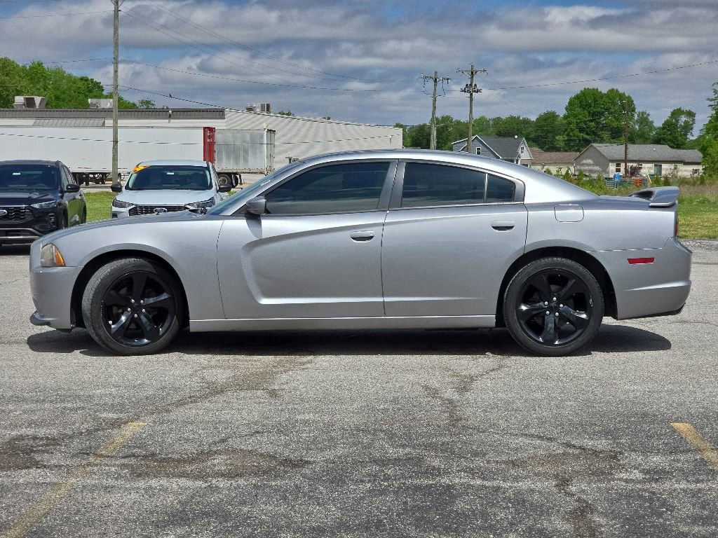 Used 2013 Dodge Charger SXT w/ Blacktop Pkg RWD image 4