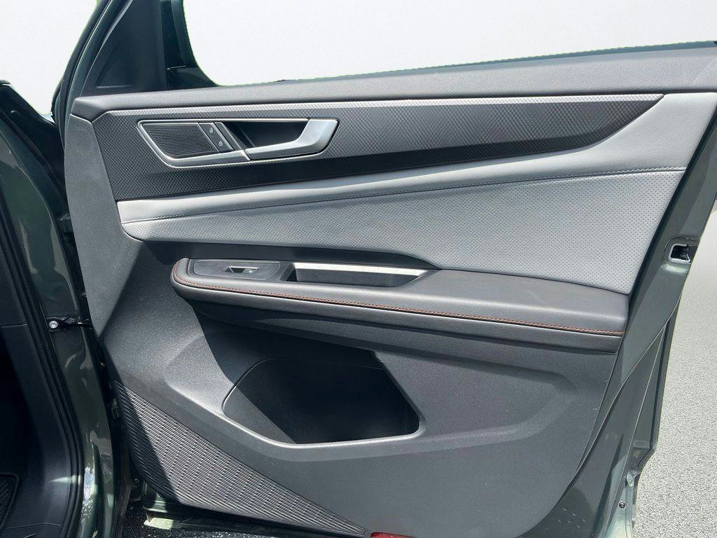 Certified 2026 Volkswagen Atlas Peak Edition AWD/4WD image 13