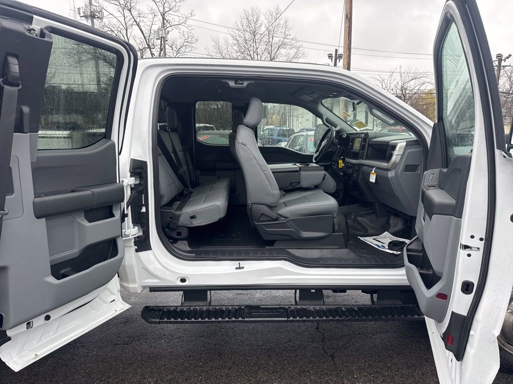 New 2026 Ford F550 4x4 Supercab Super Duty image 7