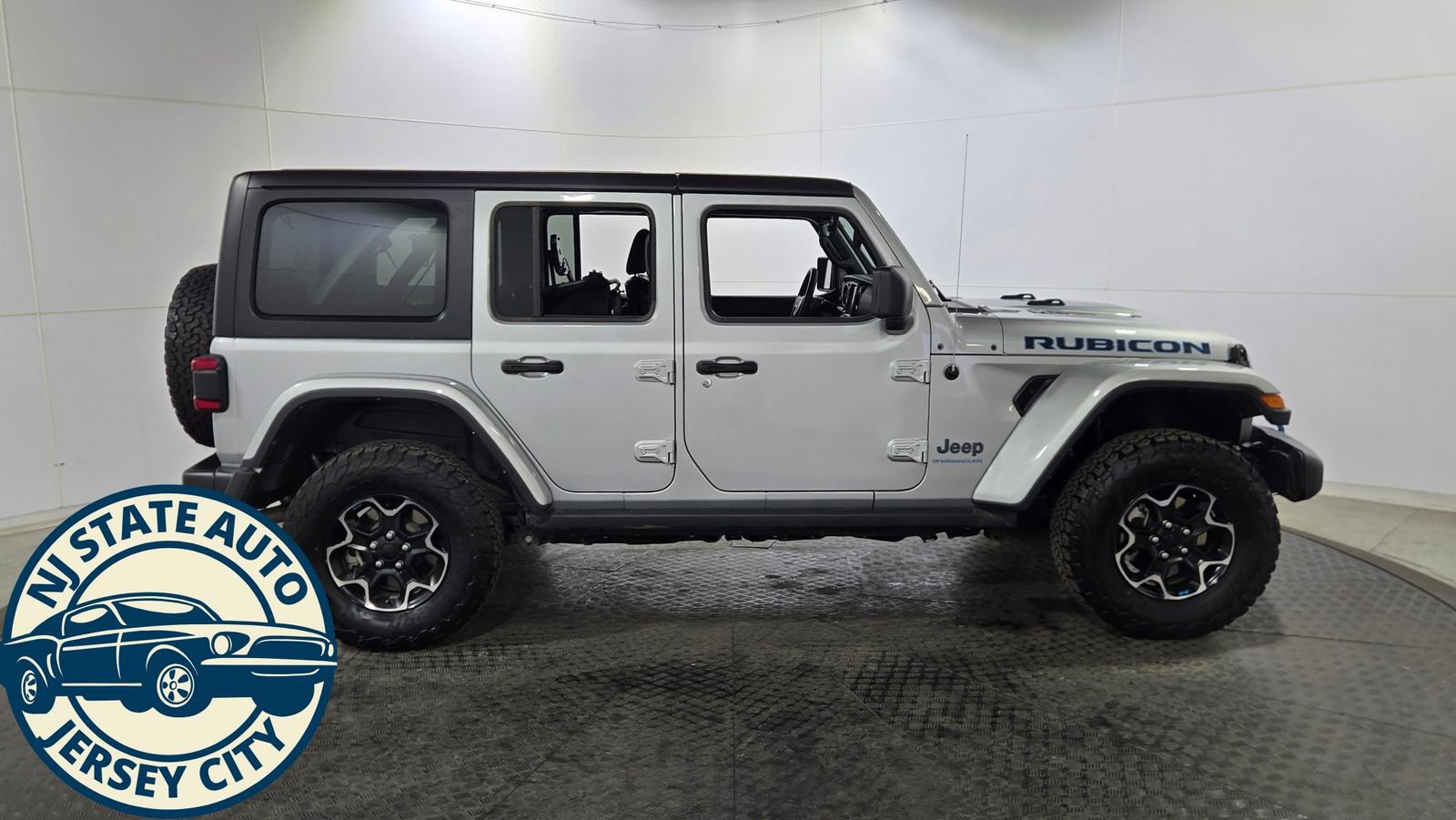Used 2023 Jeep Wrangler Unlimited Rubicon 4xe w/ Dual Top Group image 8