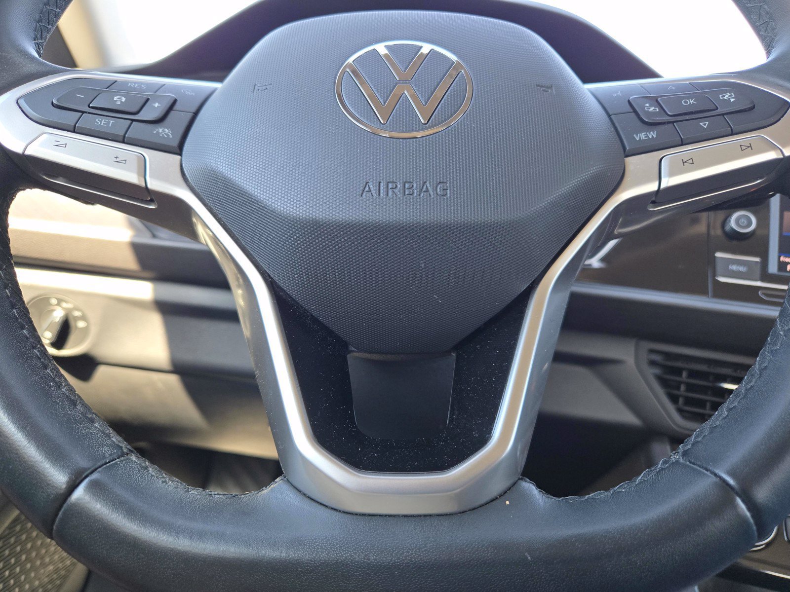 Used 2024 Volkswagen Jetta SE FWD image 24
