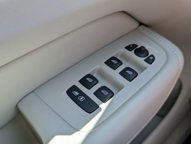 Used 2023 Volvo XC60 B5 Plus w/ Protection Package Premier image 29