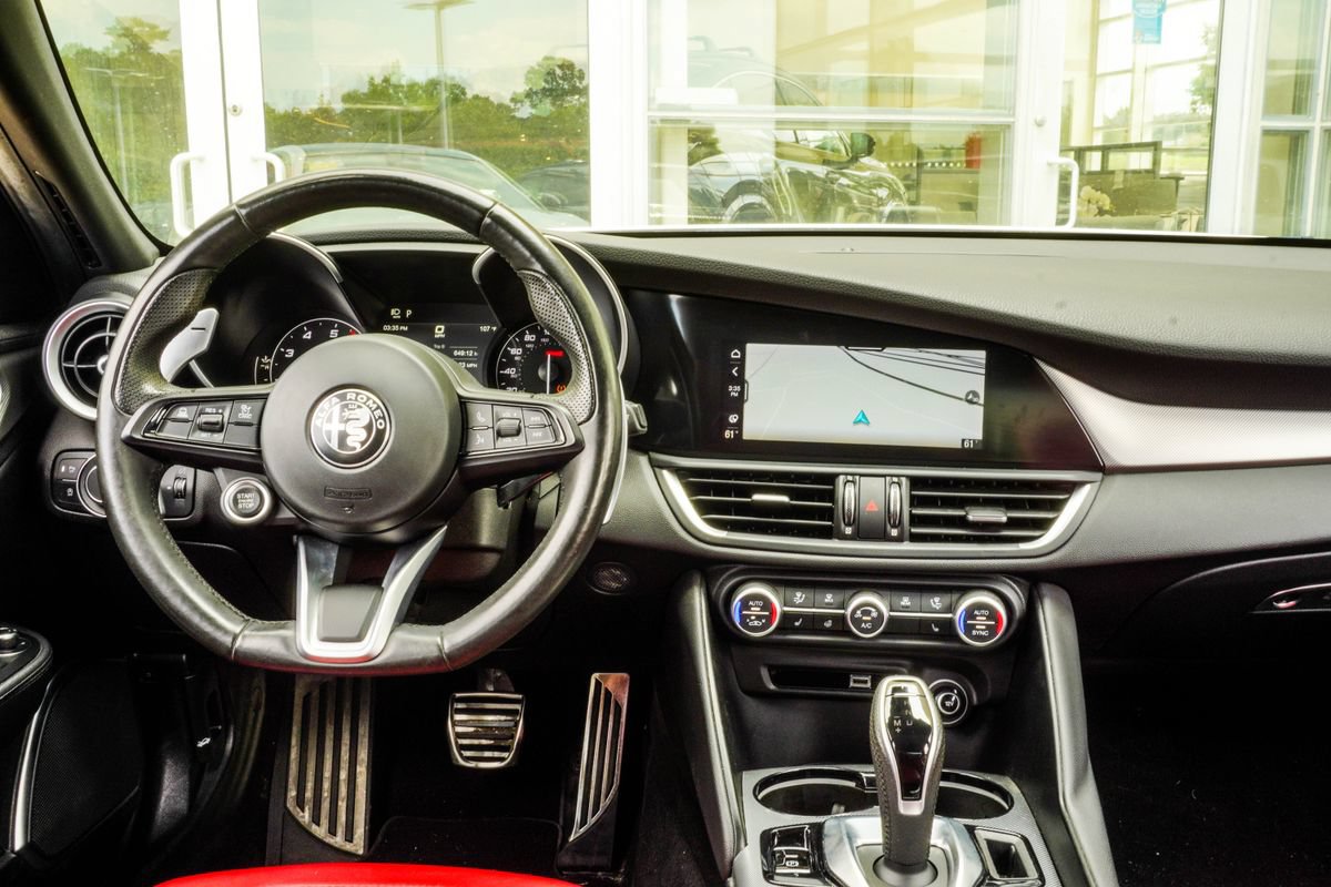Used 2022 Alfa Romeo Giulia Veloce RWD image 18