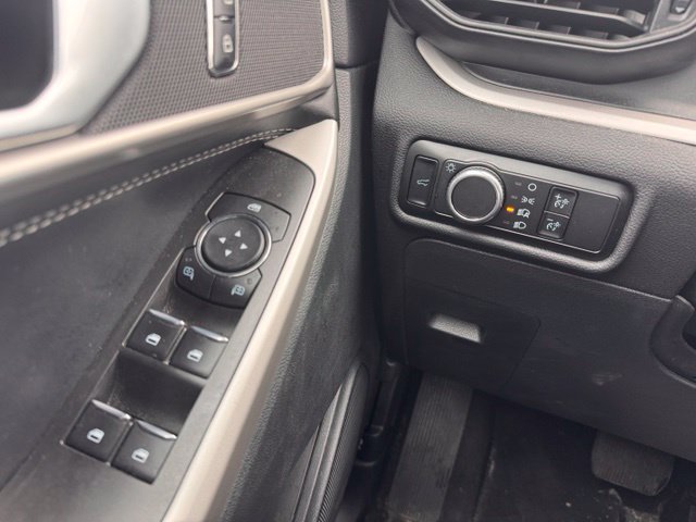 Used 2023 Ford Explorer XLT AWD/4WD image 14