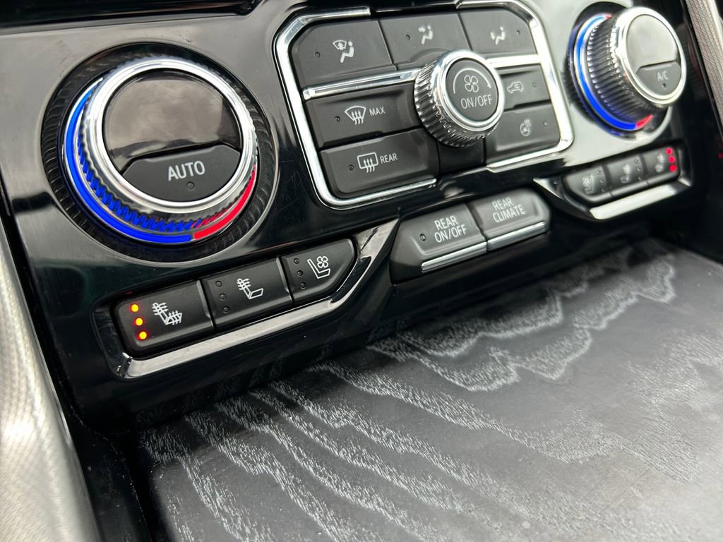 Used 2024 GMC Yukon XL Denali w/ Advanced Technology Package image 36