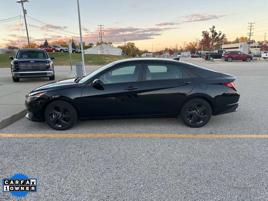 Used 2023 Hyundai Elantra SEL w/ Cargo Package image 7