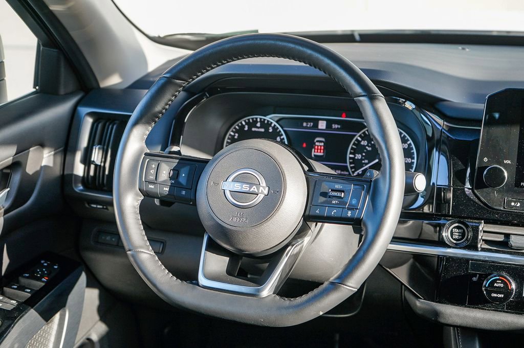 Used 2024 Nissan Pathfinder SL image 14