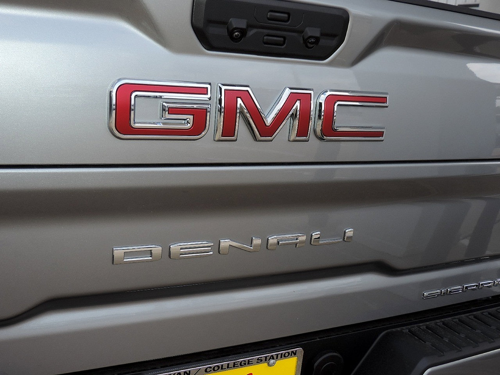 New 2026 GMC Sierra 2500 Denali w/ Denali Reserve Package AWD/4WD image 14