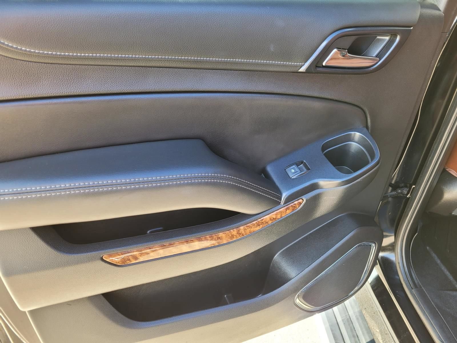 Used 2019 Chevrolet Suburban Premier w/ Premier Plus Edition RWD image 18