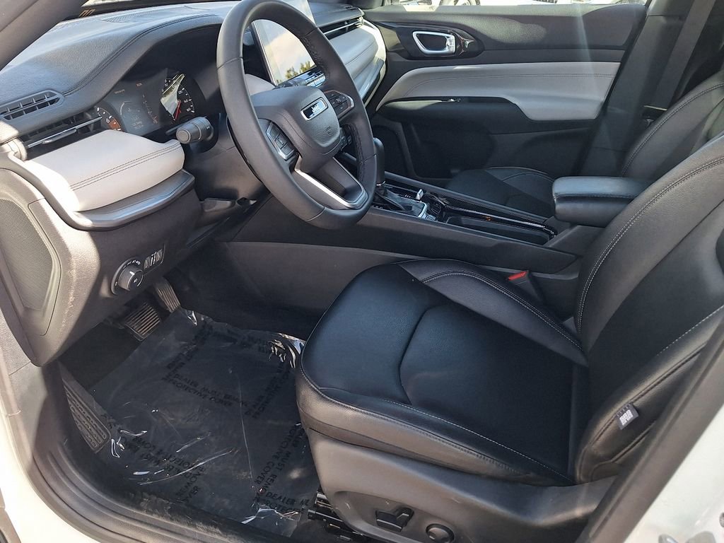 Used 2025 Jeep Compass Limited AWD/4WD image 10