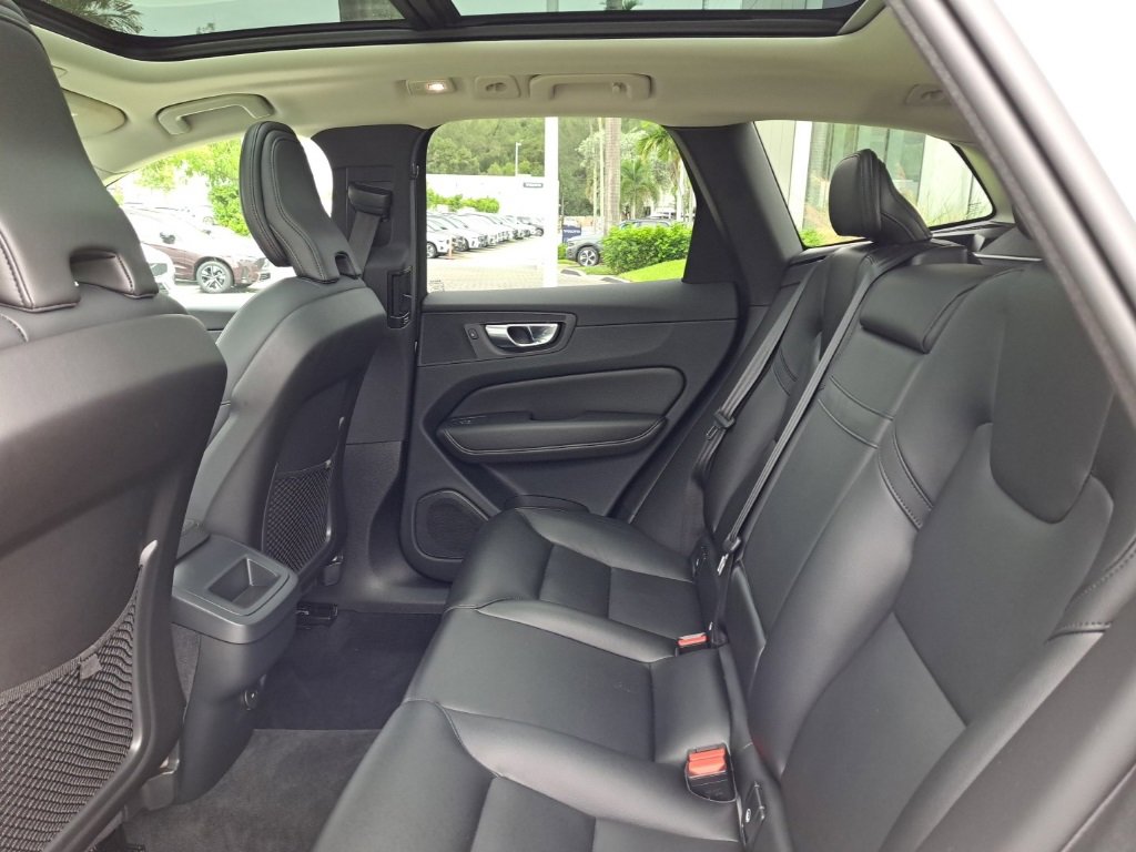 Used 2023 Volvo XC60 B5 Core w/ Protection Package Premier image 7
