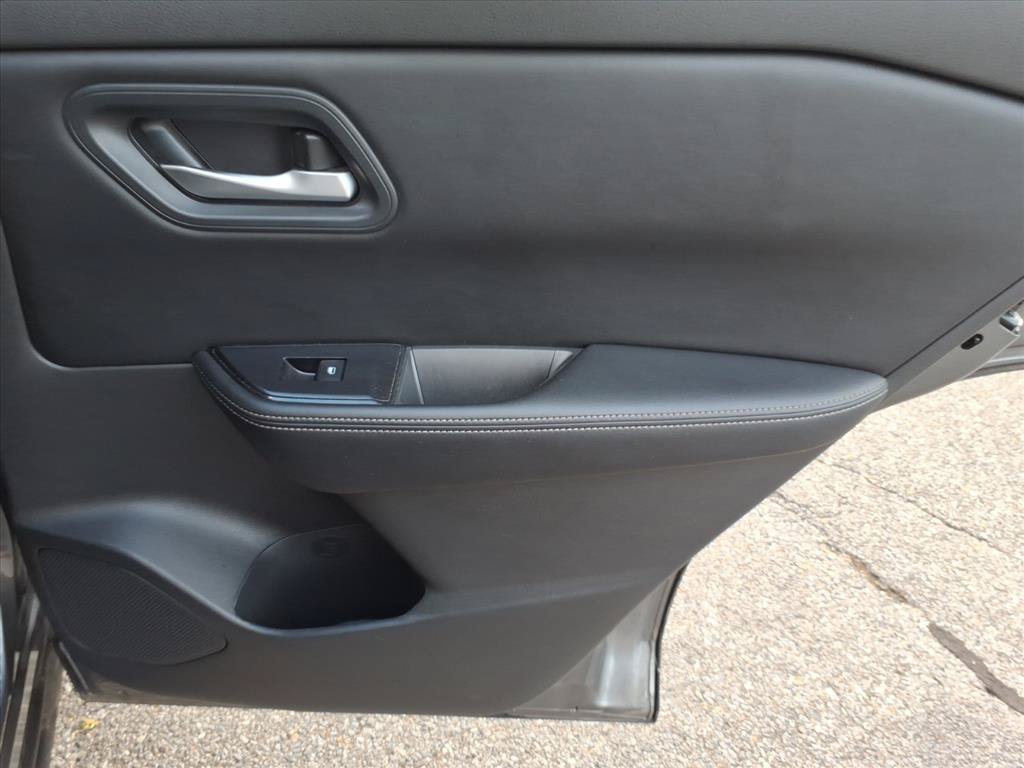 Used 2024 Nissan Rogue SV AWD/4WD image 17